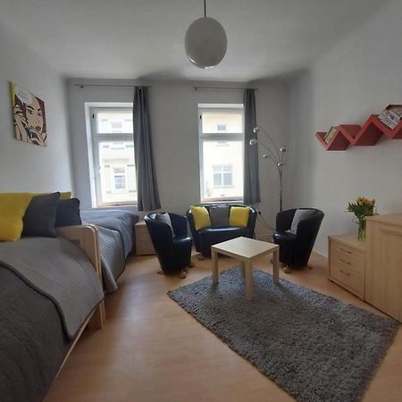 Schoene Zwei-Zimmer-Wohnung "W2" Mit 4 Einzelbetten Und Wlan In Zwenkau Bei Leipzig Im Neuseenland Extérieur photo