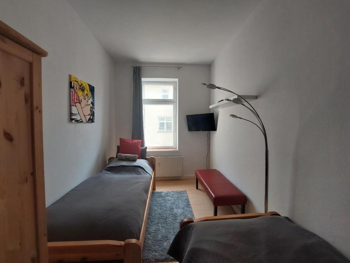 Schoene Zwei-Zimmer-Wohnung "W2" Mit 4 Einzelbetten Und Wlan In Zwenkau Bei Leipzig Im Neuseenland Extérieur photo