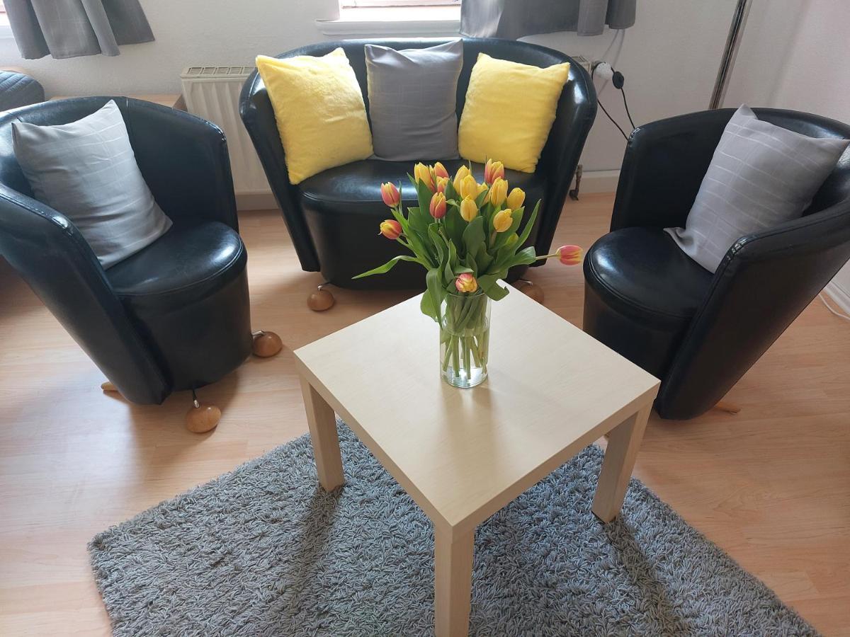 Schoene Zwei-Zimmer-Wohnung "W2" Mit 4 Einzelbetten Und Wlan In Zwenkau Bei Leipzig Im Neuseenland Extérieur photo