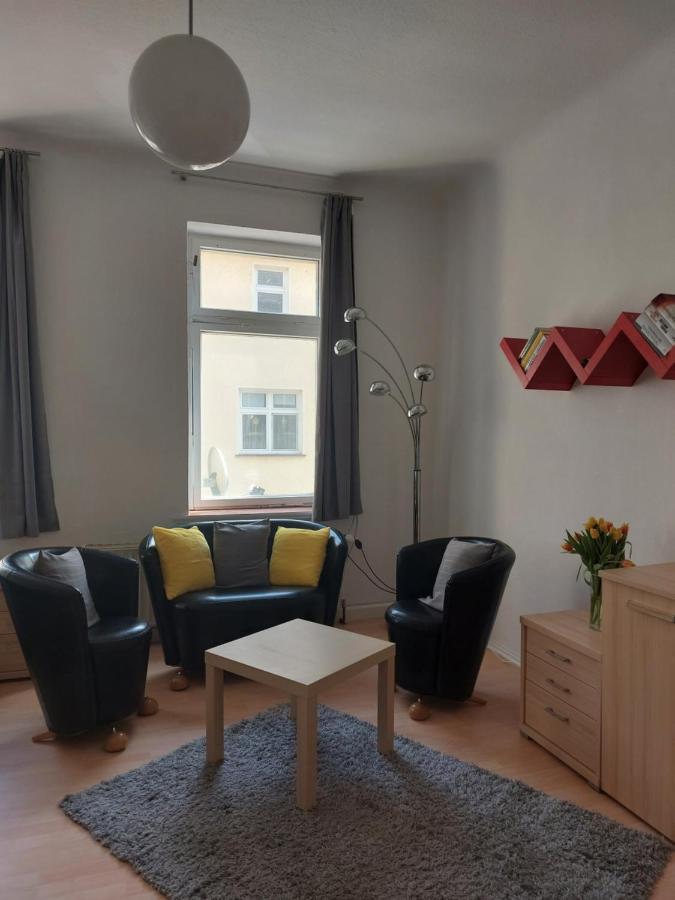 Schoene Zwei-Zimmer-Wohnung "W2" Mit 4 Einzelbetten Und Wlan In Zwenkau Bei Leipzig Im Neuseenland Extérieur photo