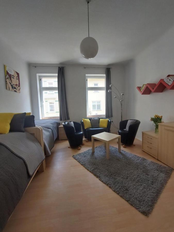 Schoene Zwei-Zimmer-Wohnung "W2" Mit 4 Einzelbetten Und Wlan In Zwenkau Bei Leipzig Im Neuseenland Extérieur photo