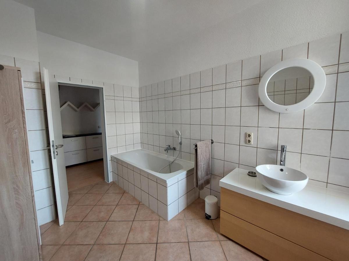 Schoene Zwei-Zimmer-Wohnung "W2" Mit 4 Einzelbetten Und Wlan In Zwenkau Bei Leipzig Im Neuseenland Extérieur photo