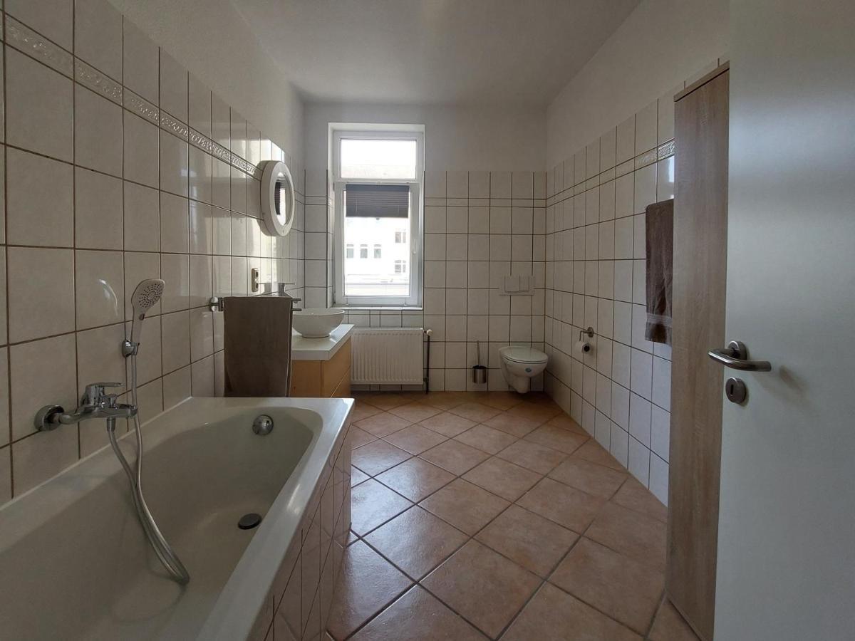 Schoene Zwei-Zimmer-Wohnung "W2" Mit 4 Einzelbetten Und Wlan In Zwenkau Bei Leipzig Im Neuseenland Extérieur photo